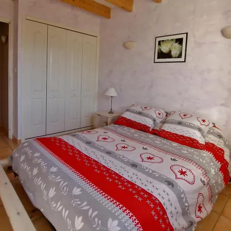 Holiday home Maison Calme Avec Terrasse, Garage Et Barbecue - Fr-1-165a-91