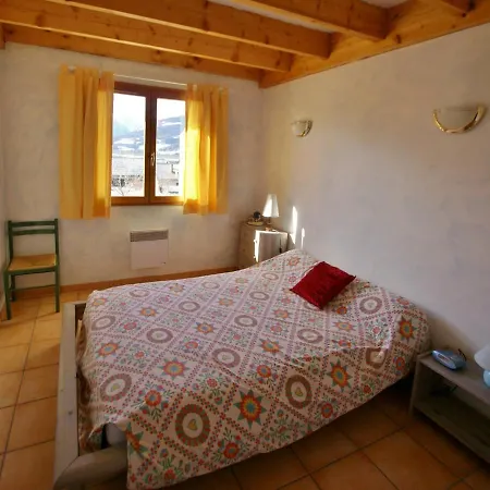 Holiday home Maison Calme Avec Terrasse, Garage Et Barbecue - Fr-1-165a-91