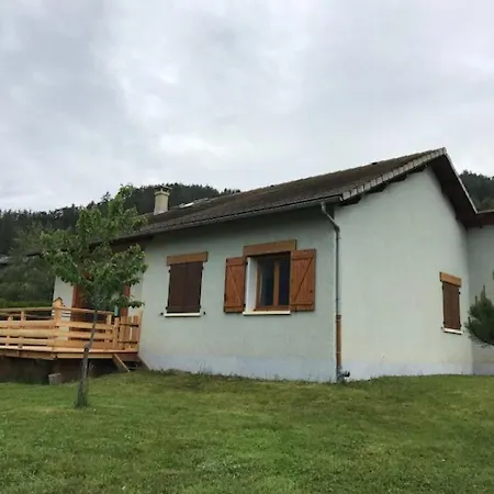 Maison Calme Avec Terrasse, Garage Et Barbecue - Fr-1-165a-91 *